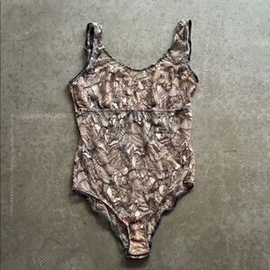 else lacy stretch bodysuit